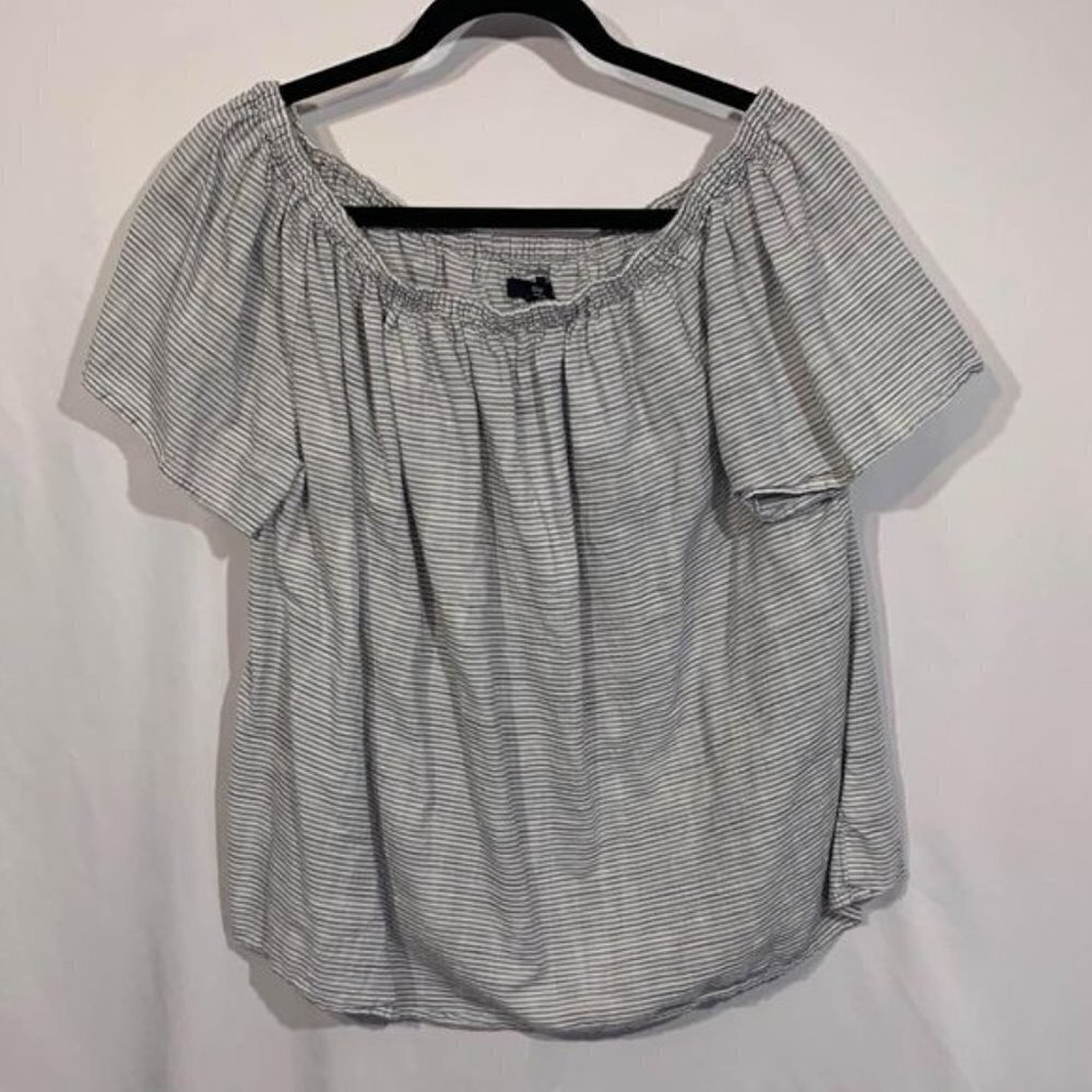 GAP Woman’s Striped Off The Shoulder Top. Can Be Worn On/off Shoulders. Medium